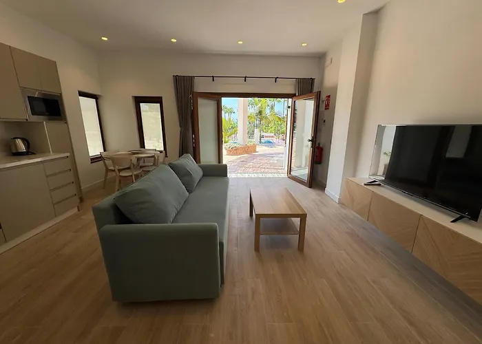 Canovas - Oasis De Capistrano